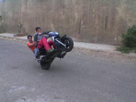 encore moiavec ma moto stunt et merouane